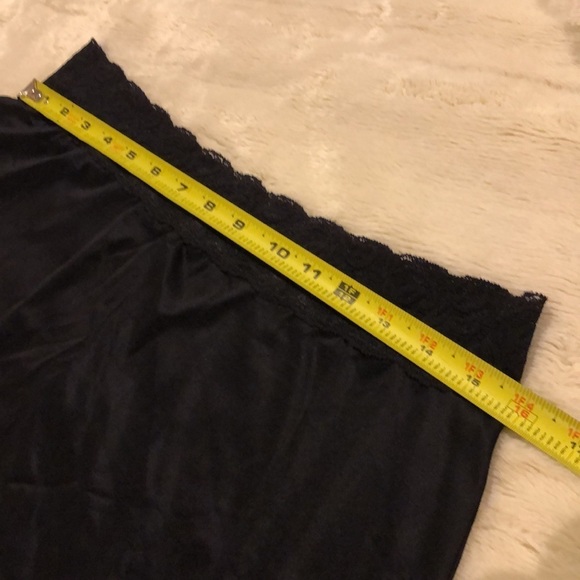 Vassarette slip. Black. Never worn. 16-22 waist. 18” long. Hips 21”…stretchy - Picture 5 of 9